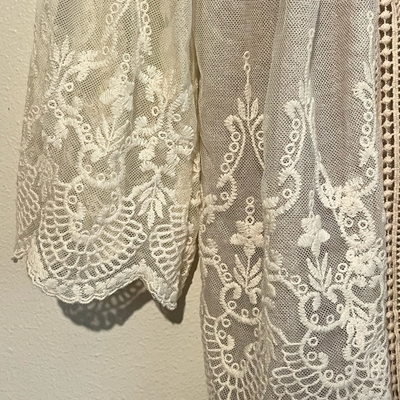 Maurices Large Lightweight Cardigan w/ 3/4 sleeve and embroidered Mesh Lace - Picture 4 of 8